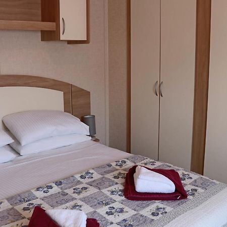 Palm 1 Park Home With Hot Tub Swanage Esterno foto
