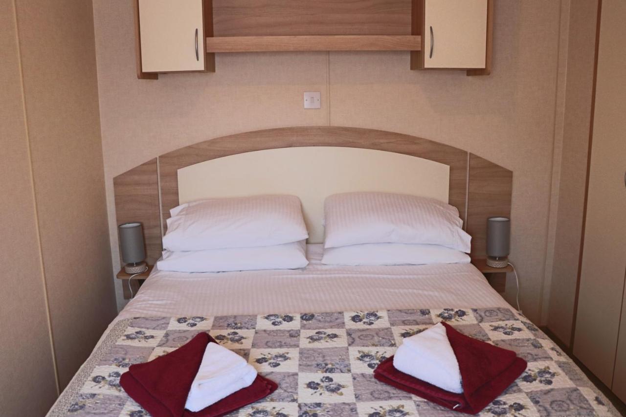 Palm 1 Park Home With Hot Tub Swanage Esterno foto